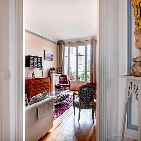 Veeve - Champagne Sky Apartment